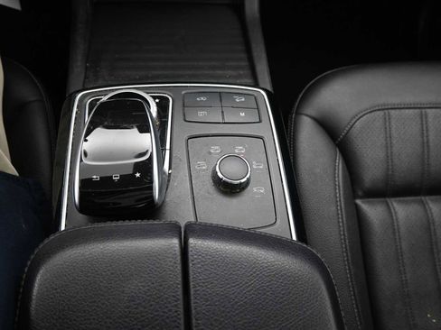 Used 2017 Mercedes-Benz GLS 450 4MATIC image 25
