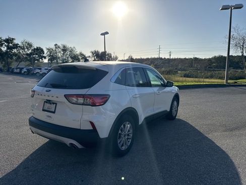 Certified 2020 Ford Escape SE image 5