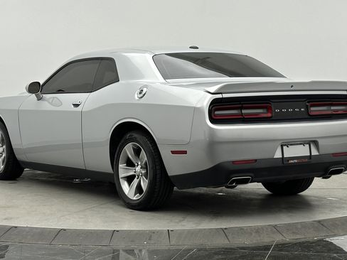 Used 2021 Dodge Challenger SXT image 4