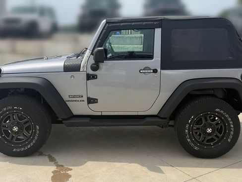 Used 2017 Jeep Wrangler Sport w/ Quick Order Package 24S AWD/4WD image 2