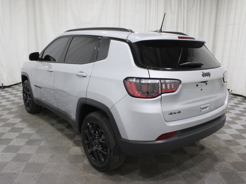 Used 2025 Jeep Compass Latitude w/ Sun & Sound Group image 40