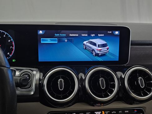 Used 2020 Mercedes-Benz GLB 250 4MATIC image 23