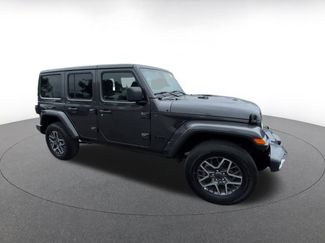 Used 2025 Jeep Wrangler Sahara video 2