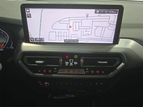 Used 2024 BMW X4 xDrive30i w/ Premium Package image 17