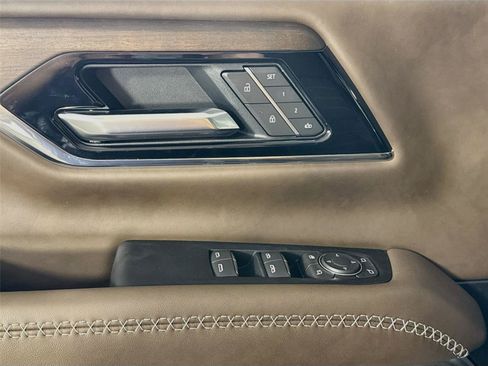 New 2026 GMC Yukon Denali Ultimate w/ LPO, Floor Liner Package AWD/4WD image 12