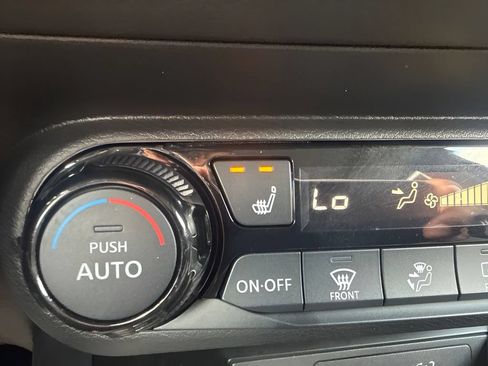 Used 2026 Nissan Kicks SV w/ SV Premium Package AWD/4WD image 14