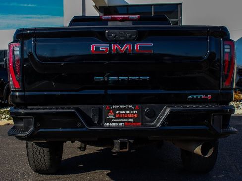 Used 2024 GMC Sierra 2500 AT4 w/ Technology Package image 4