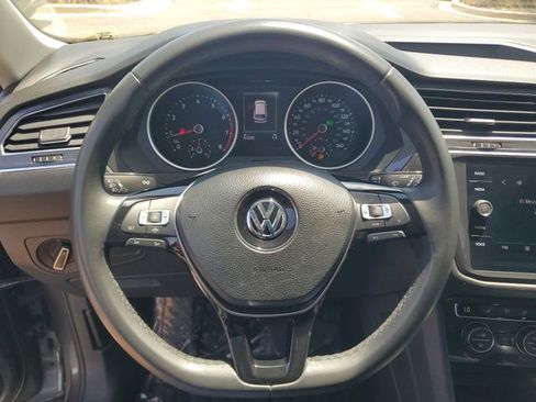 Certified 2020 Volkswagen Tiguan SE w/ Panoramic Sunroof Package FWD image 18