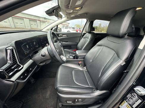 Used 2025 Kia Sportage EX FWD image 11