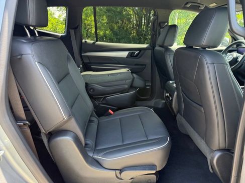 Used 2025 Buick Enclave Preferred FWD image 17