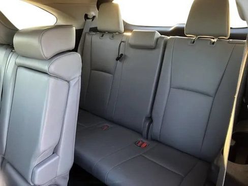 Used 2023 Toyota Highlander XLE FWD image 34