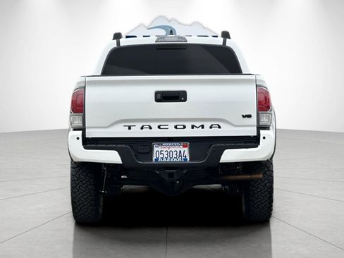 Used 2020 Toyota Tacoma TRD Off-Road image 4