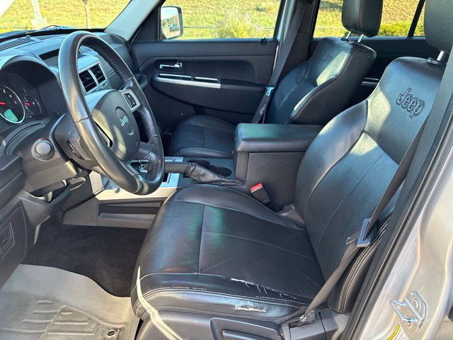 Used 2009 Jeep Liberty Limited w/ Premium Group AWD/4WD image 14