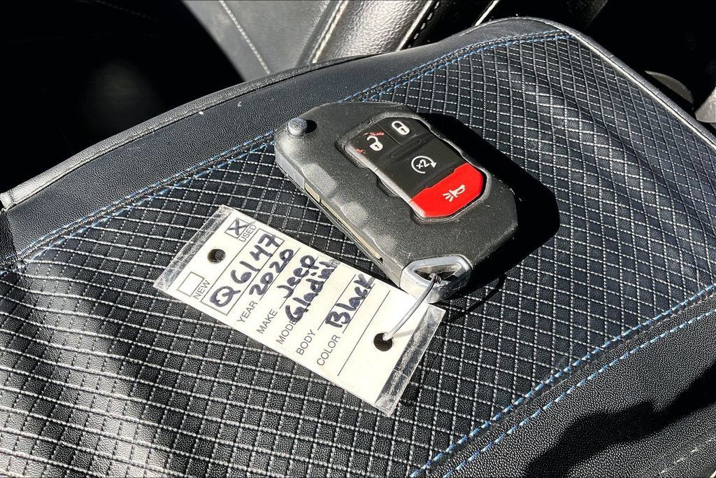 Used 2020 Jeep Gladiator Overland AWD/4WD image 11