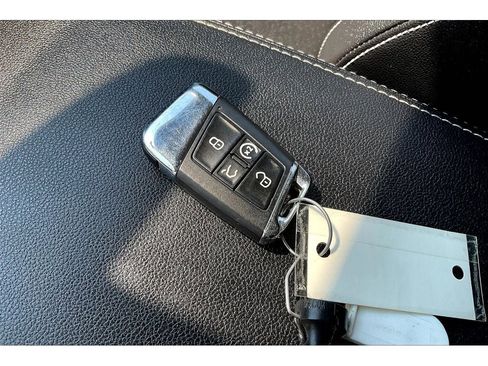 Used 2021 Volkswagen Atlas SE image 13