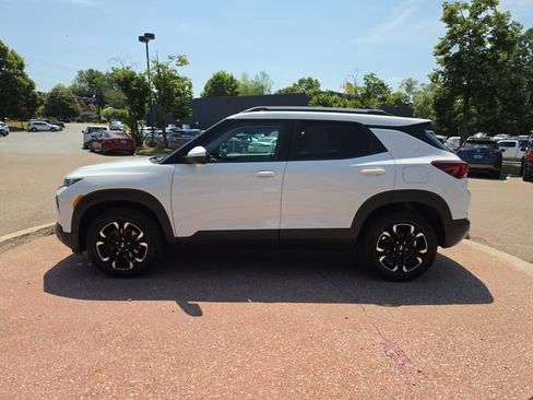 Used 2021 Chevrolet TrailBlazer LT w/ Convenience Package AWD/4WD image 2