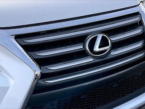 Used 2017 Lexus GX 460 Premium w/ Premium Package image 29