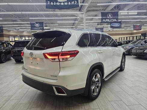 Used 2019 Toyota Highlander Limited Platinum FWD image 6