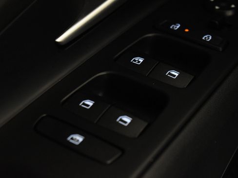 Used 2025 Hyundai Elantra SEL image 45