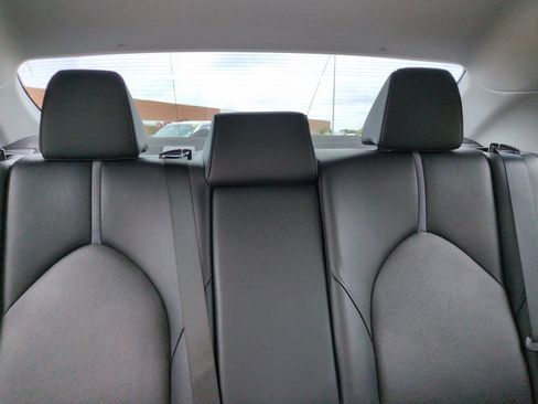 Used 2021 Toyota Camry XLE FWD image 33