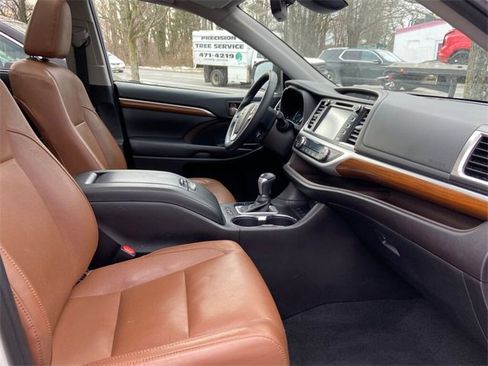 Used 2019 Toyota Highlander Limited Platinum image 22