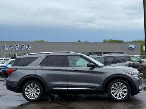 Certified 2025 Ford Explorer Platinum w/ LUX Leather Package AWD/4WD image 38