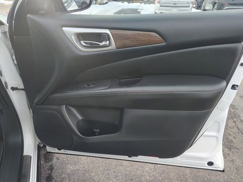 Used 2017 Nissan Pathfinder Platinum w/ Midnight Edition Package image 30
