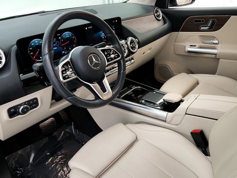 Used 2023 Mercedes-Benz GLA 250 4MATIC w/ Premium Package image 19