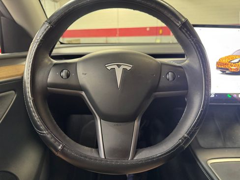 Used 2025 Tesla Model Y Long Range RWD image 9