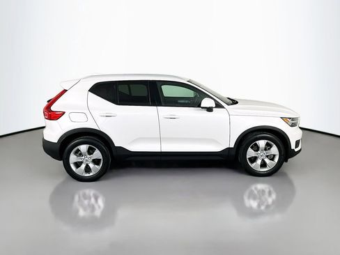 Used 2021 Volvo XC40 T4 Momentum FWD image 8