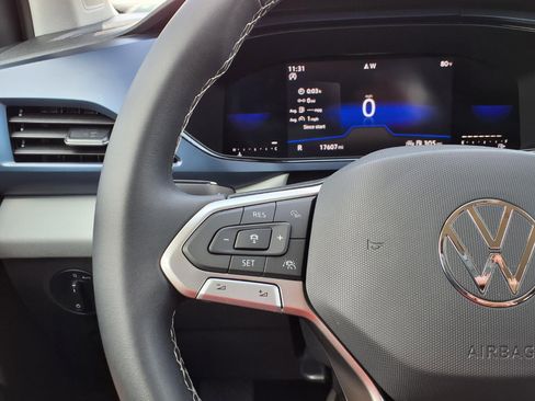 Used 2022 Volkswagen Taos SE image 28