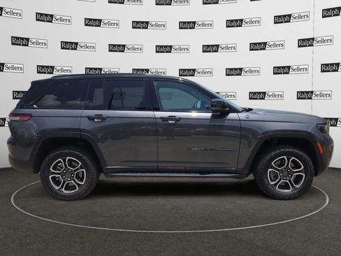 Used 2023 Jeep Grand Cherokee Trailhawk w/ Luxury Tech Group III AWD/4WD image 7