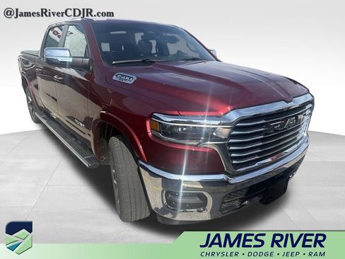 Used 2025 RAM 1500 Laramie AWD/4WD image 3
