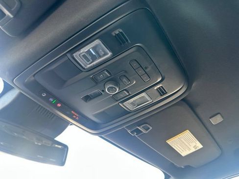 Used 2023 Chevrolet Suburban Premier AWD/4WD image 43