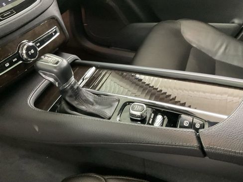 Used 2019 Volvo XC90 T6 Momentum w/ Advanced Package image 18
