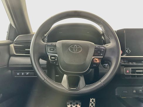 Used 2025 Toyota Camry SE FWD image 18