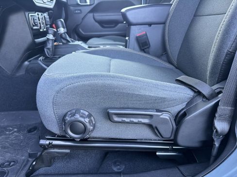 Used 2024 Jeep Gladiator Sport image 6