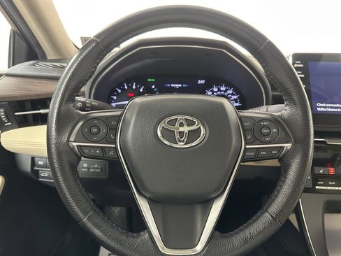 Used 2020 Toyota Avalon XLE w/ Moonroof Package image 11