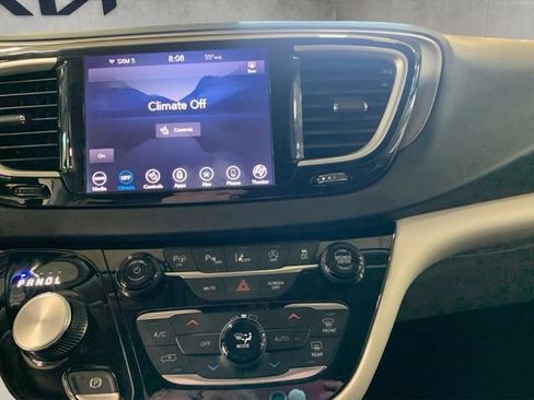 Used 2020 Chrysler Pacifica Touring-L Plus FWD image 23