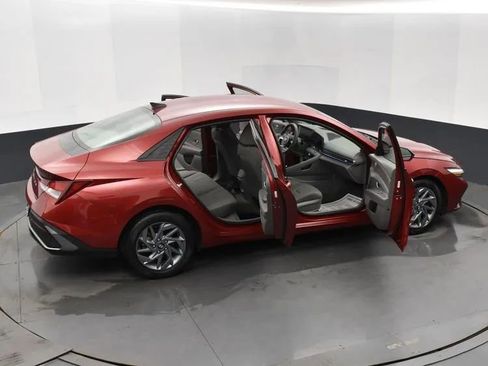 Used 2024 Hyundai Elantra SEL image 6