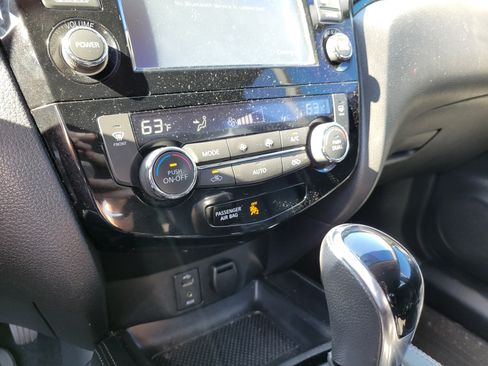 Used 2018 Nissan Rogue Sport SL FWD image 17