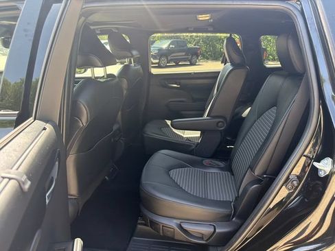 Used 2021 Toyota Highlander XSE AWD/4WD image 17
