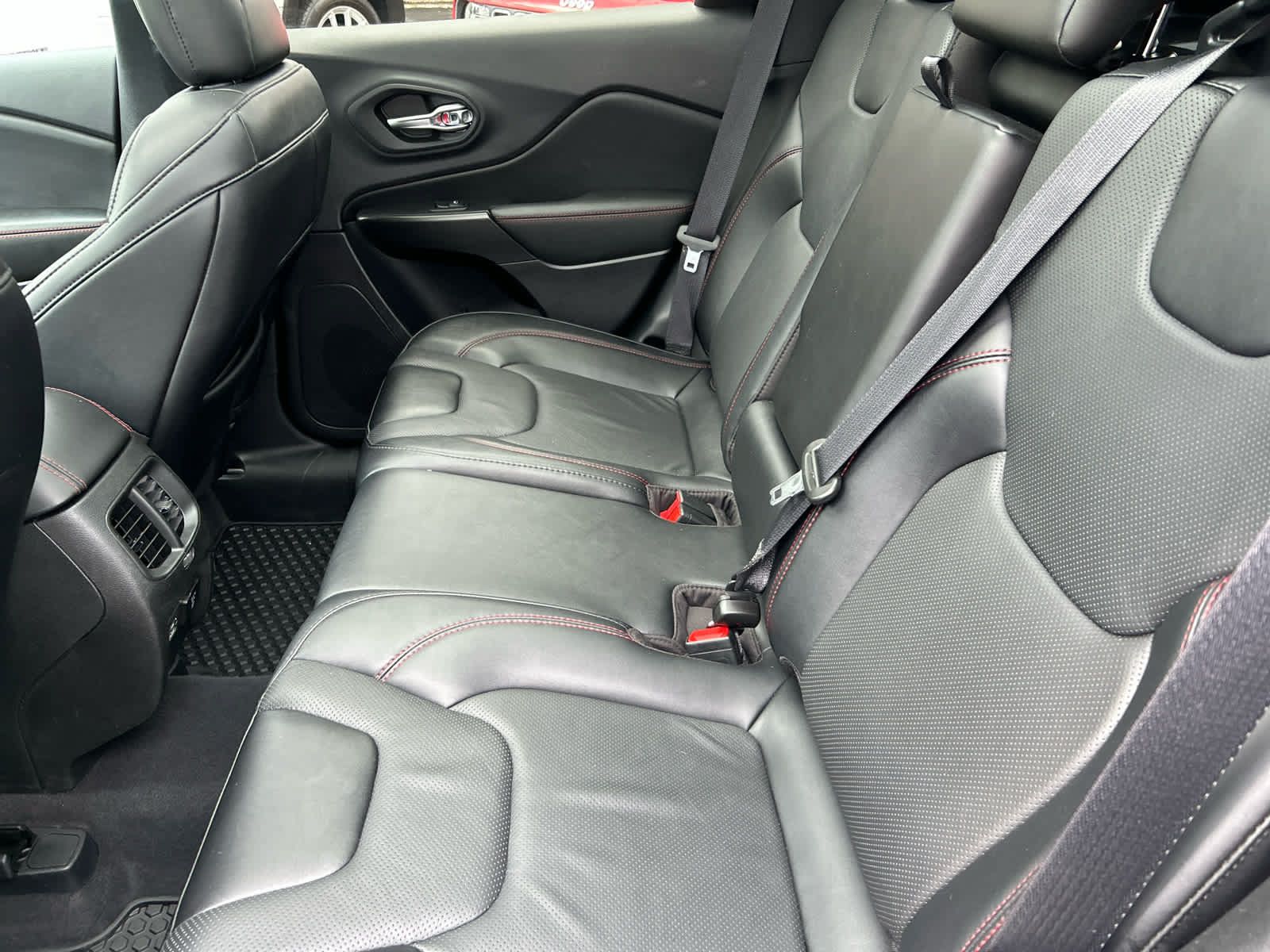 Used 2023 Jeep Cherokee Trailhawk w/ Sun & Sound Group AWD/4WD image 25