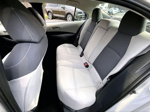 Used 2022 Toyota Corolla LE image 18
