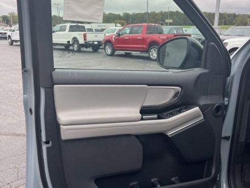 New 2025 Ford Expedition Active image 28