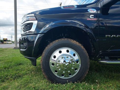 New 2026 RAM 4500 4x4 Crew Cab DRW w/ Laramie Trim Package image 16