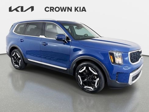 Certified 2024 Kia Telluride EX w/ EX Captain's Chair Package AWD/4WD image 3