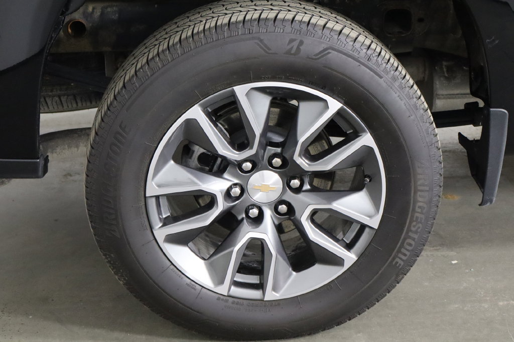 Used 2025 Chevrolet Silverado 1500 LT AWD/4WD image 36