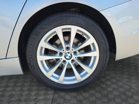 Used 2017 BMW 320i Sedan RWD image 32