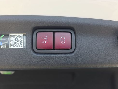 Used 2025 Mercedes-Benz C 300 4MATIC Sedan image 13
